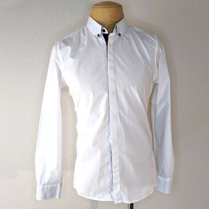 G by Guess M white long sleeve button down shirt with skull snaps